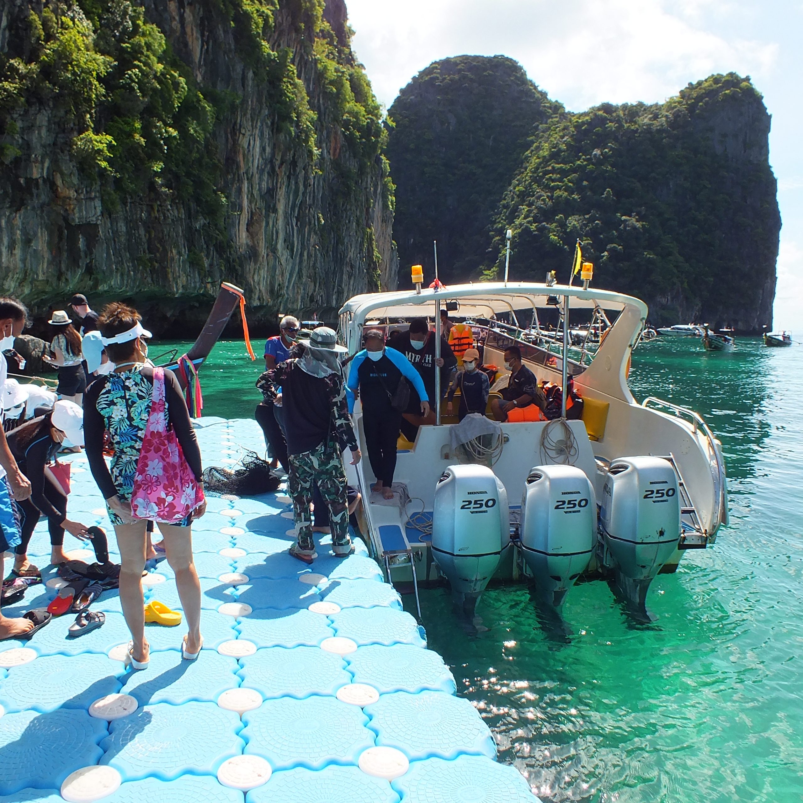 Krabi Hong Islands Tour by Speedboat
