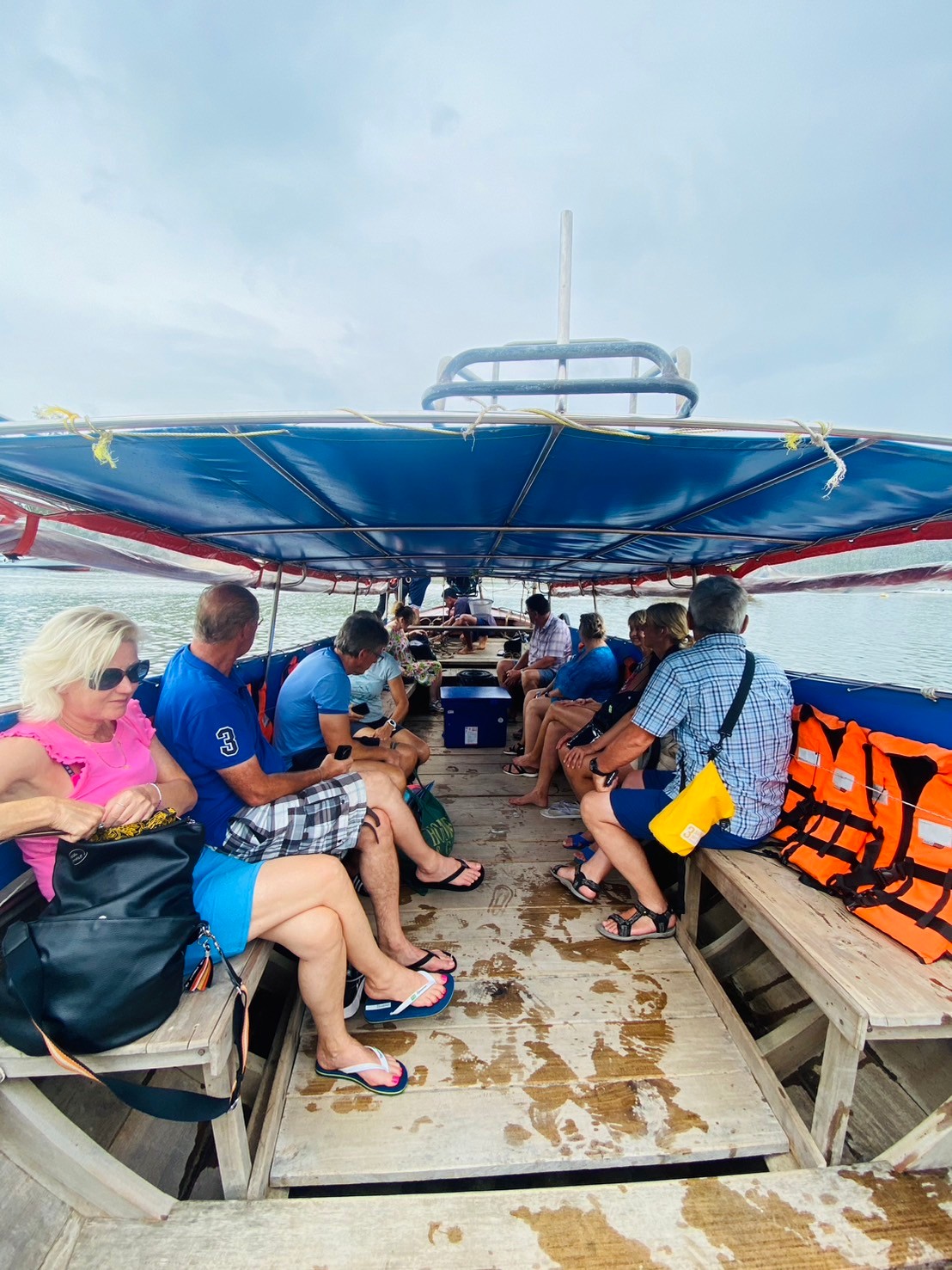 Krabi: Private Long-Tail Boat Tour to Hong Islands 1-4 Pax